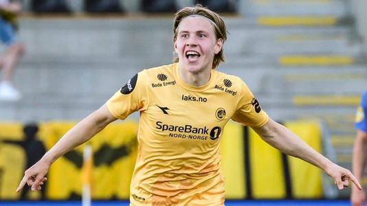 青岛西海岸晒视频：把口号带到诺坎普，老外喊“战斗青岛队”（青岛西海岸发布视频：将口号带到诺坎普，外籍球迷齐声高喊“战斗青岛队”）