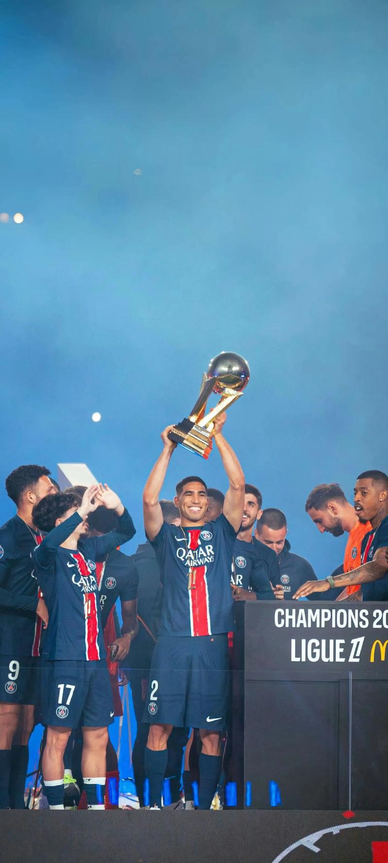 卫报：巴萨将凯恩视为取代莱万的首选目标，很可能激活违约金（卫报：巴萨将凯恩定为莱万替代者首选，或将启动解约金条款）