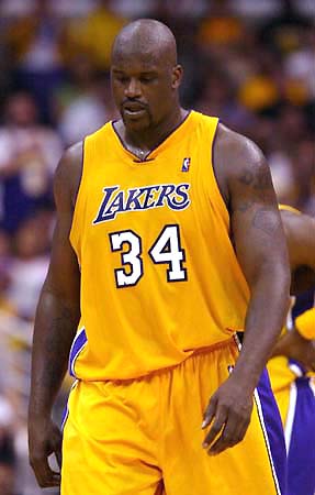 太猛了！克里斯半场9中5拿下16分4板1帽（火力全开！克里斯半场9投5中砍下16分4篮板1盖帽）