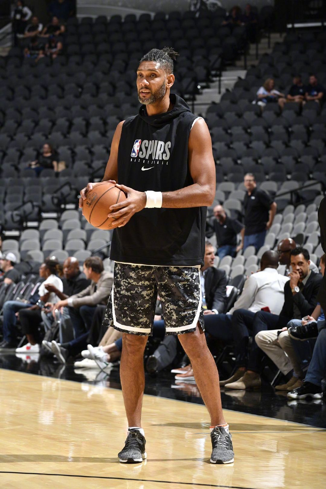 阿比亚蒂：这次的德比会踢得很开放；阿莱格里能让米兰回巅峰（阿比亚蒂：本次德比将更开放，阿莱格里有望助米兰重返巅峰）