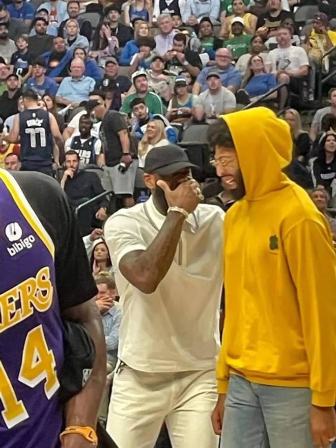 穷追猛打！王奕博助攻赵嘉义打2+1 青岛轰出23-2进攻狂潮（步步紧逼！王奕博妙传赵嘉义打成2+1，青岛掀起23比2进攻风暴）