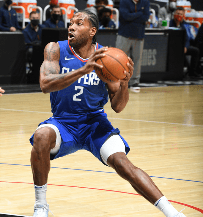 尼克斯19年招募伦纳德绝密视频曝光：来纽约吧，美女任你挑（曝尼克斯2019年招募伦纳德视频：劝其来纽约，称美女随便挑）