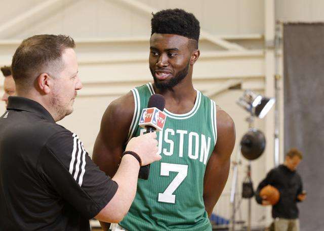 富安健洋：加盟阿贾克斯是全新开始，希望能成为年轻球员榜样（富安健洋：转投阿贾克斯开启新篇章，盼成年轻球员楷模）